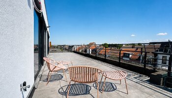 Gerenoveerde penthouse met zongericht en uitzonderlijk groot terras