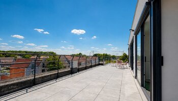 Gerenoveerde penthouse met zongericht en uitzonderlijk groot terras