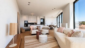 Gerenoveerde penthouse met zongericht en uitzonderlijk groot terras