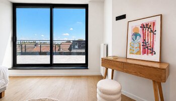 Gerenoveerde penthouse met zongericht en uitzonderlijk groot terras