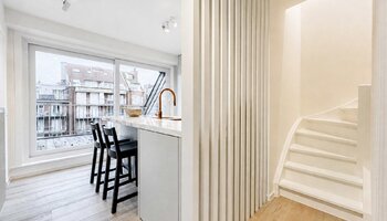 Penthouse rénové avec 3CH et terrasse ensoleillée orientée à l'ouest