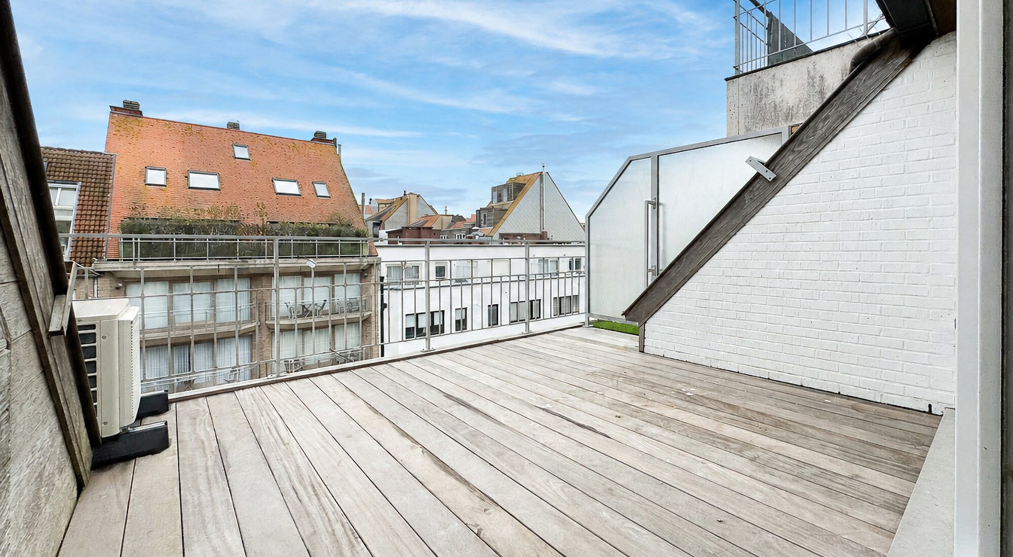Penthouse rénové avec 3CH et terrasse ensoleillée orientée à l'ouest