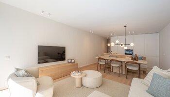 Prachtig gerenoveerd 3SLK-appartement met zijdelings zeezicht vlakbij het Driehoeksplein