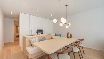 Prachtig gerenoveerd 3SLK-appartement met zijdelings zeezicht vlakbij het Driehoeksplein