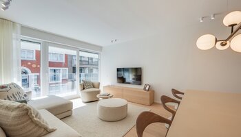 Prachtig gerenoveerd 3SLK-appartement met zijdelings zeezicht vlakbij het Driehoeksplein