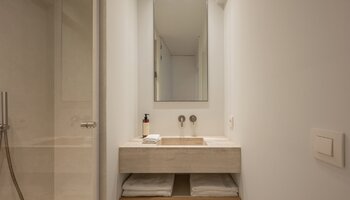 Prachtig gerenoveerd 3SLK-appartement met zijdelings zeezicht vlakbij het Driehoeksplein