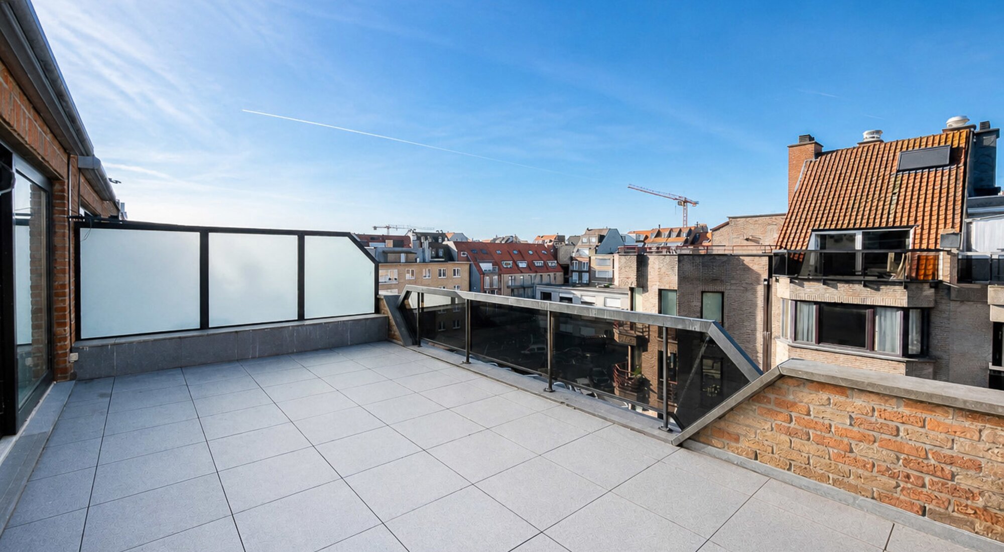 Gerenoveerde penthouse met zeezicht & autostaanplaats