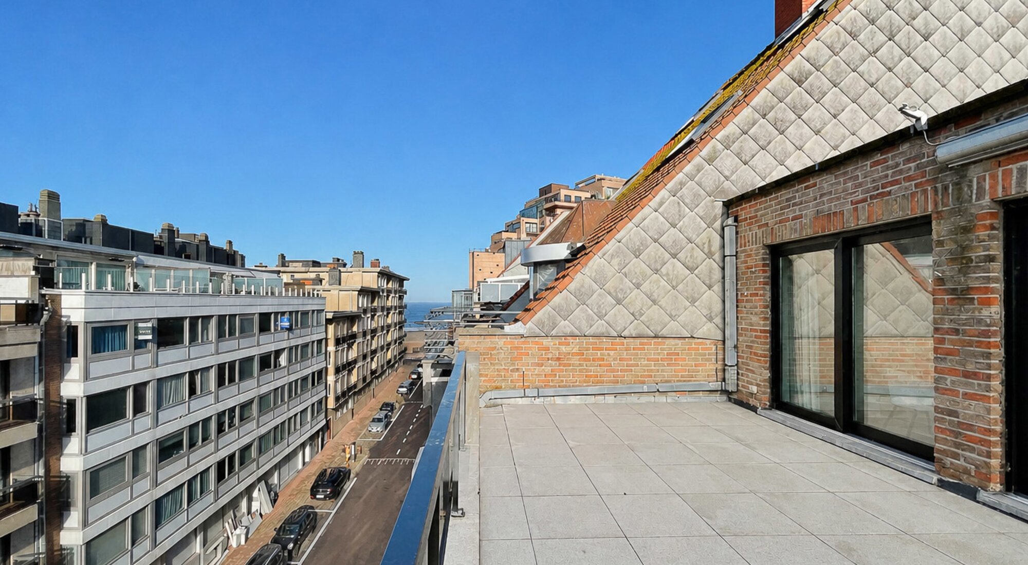 Gerenoveerde penthouse met zeezicht & autostaanplaats