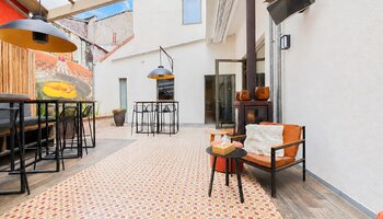 Instapklare horecazaak met terras in Brugge Centrum
