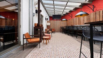 Instapklare horecazaak met terras in Brugge Centrum