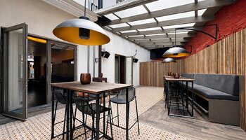 Instapklare horecazaak met terras in Brugge Centrum