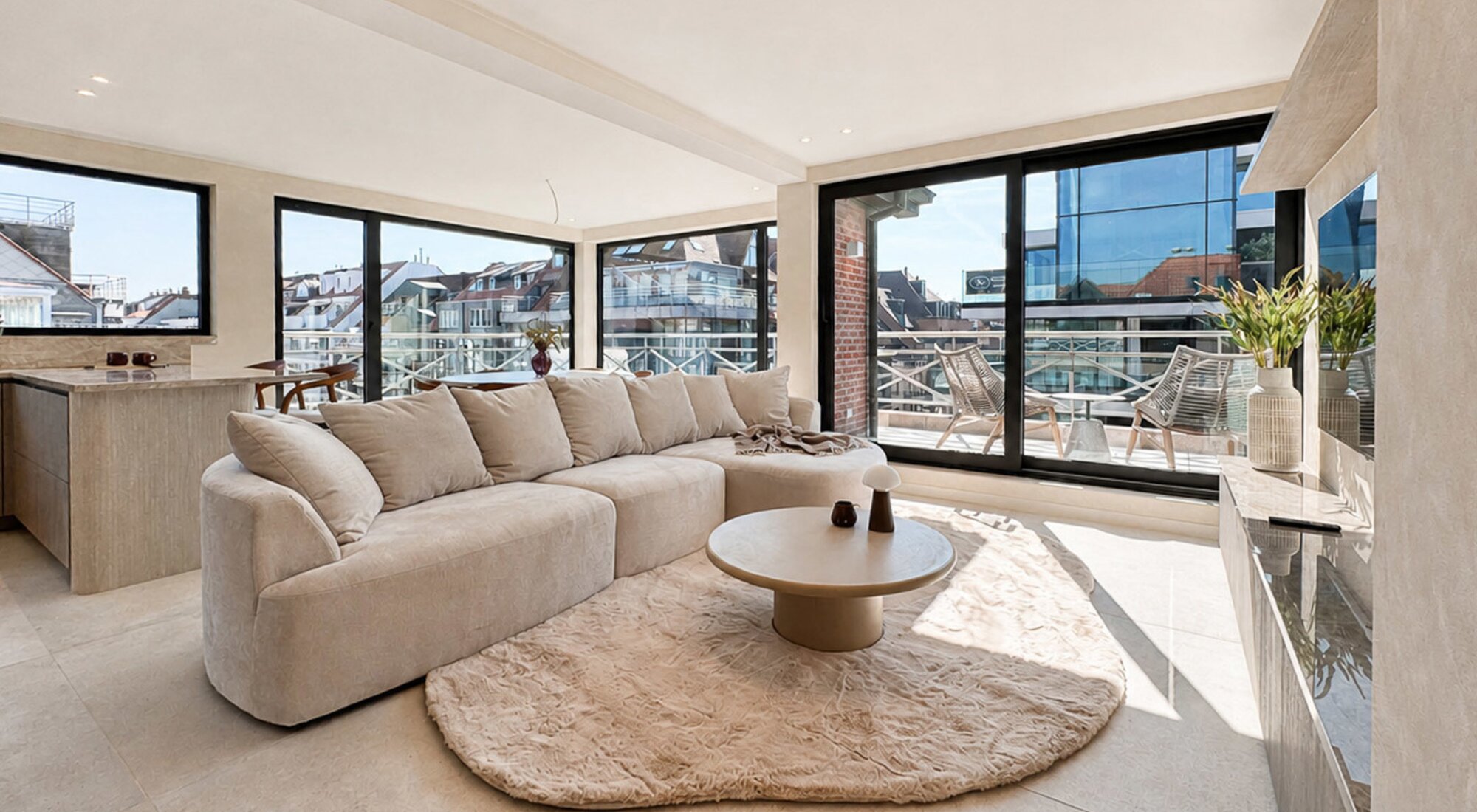 Prachtig gerenoveerd duplex-hoekappartement nabij de Lippenslaan