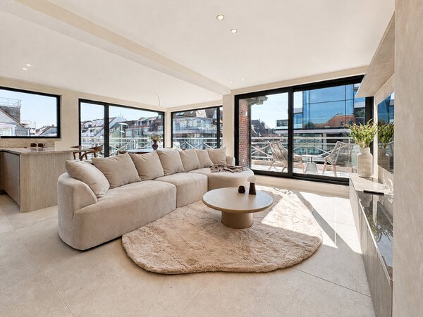 Prachtig gerenoveerd duplex-hoekappartement nabij de Lippenslaan
