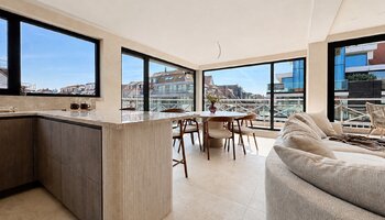 Prachtig gerenoveerd duplex-hoekappartement nabij de Lippenslaan