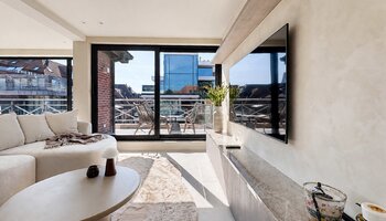 Prachtig gerenoveerd duplex-hoekappartement nabij de Lippenslaan