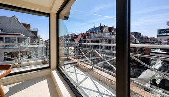 Prachtig gerenoveerd duplex-hoekappartement nabij de Lippenslaan