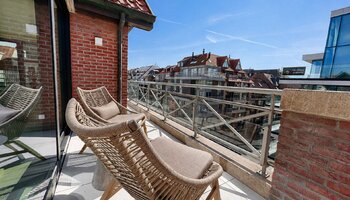 Prachtig gerenoveerd duplex-hoekappartement nabij de Lippenslaan