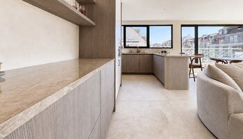 Prachtig gerenoveerd duplex-hoekappartement nabij de Lippenslaan
