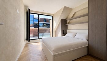 Prachtig gerenoveerd duplex-hoekappartement nabij de Lippenslaan