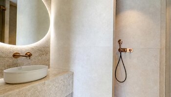 Prachtig gerenoveerd duplex-hoekappartement nabij de Lippenslaan