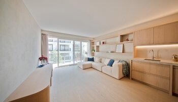 Uniek en smaakvol gerenoveerd appartement nabij het Van Bunnenplein en de zee