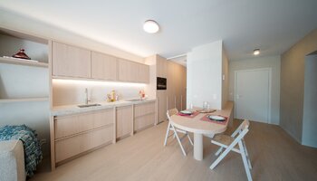 Uniek en smaakvol gerenoveerd appartement nabij het Van Bunnenplein en de zee