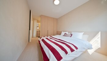 Uniek en smaakvol gerenoveerd appartement nabij het Van Bunnenplein en de zee