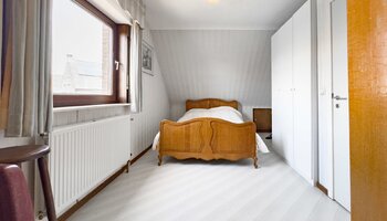 Villa à rénover sur un vaste terrain de 650 m² dans un quartier résidentiel