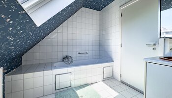 Villa à rénover sur un vaste terrain de 650 m² dans un quartier résidentiel