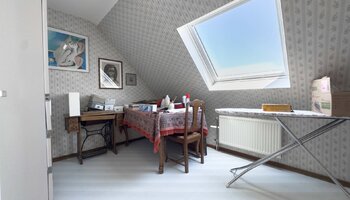 Villa à rénover sur un vaste terrain de 650 m² dans un quartier résidentiel