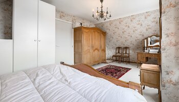 Villa à rénover sur un vaste terrain de 650 m² dans un quartier résidentiel