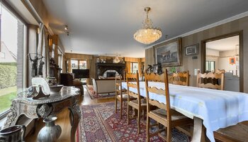 Villa à rénover sur un vaste terrain de 650 m² dans un quartier résidentiel