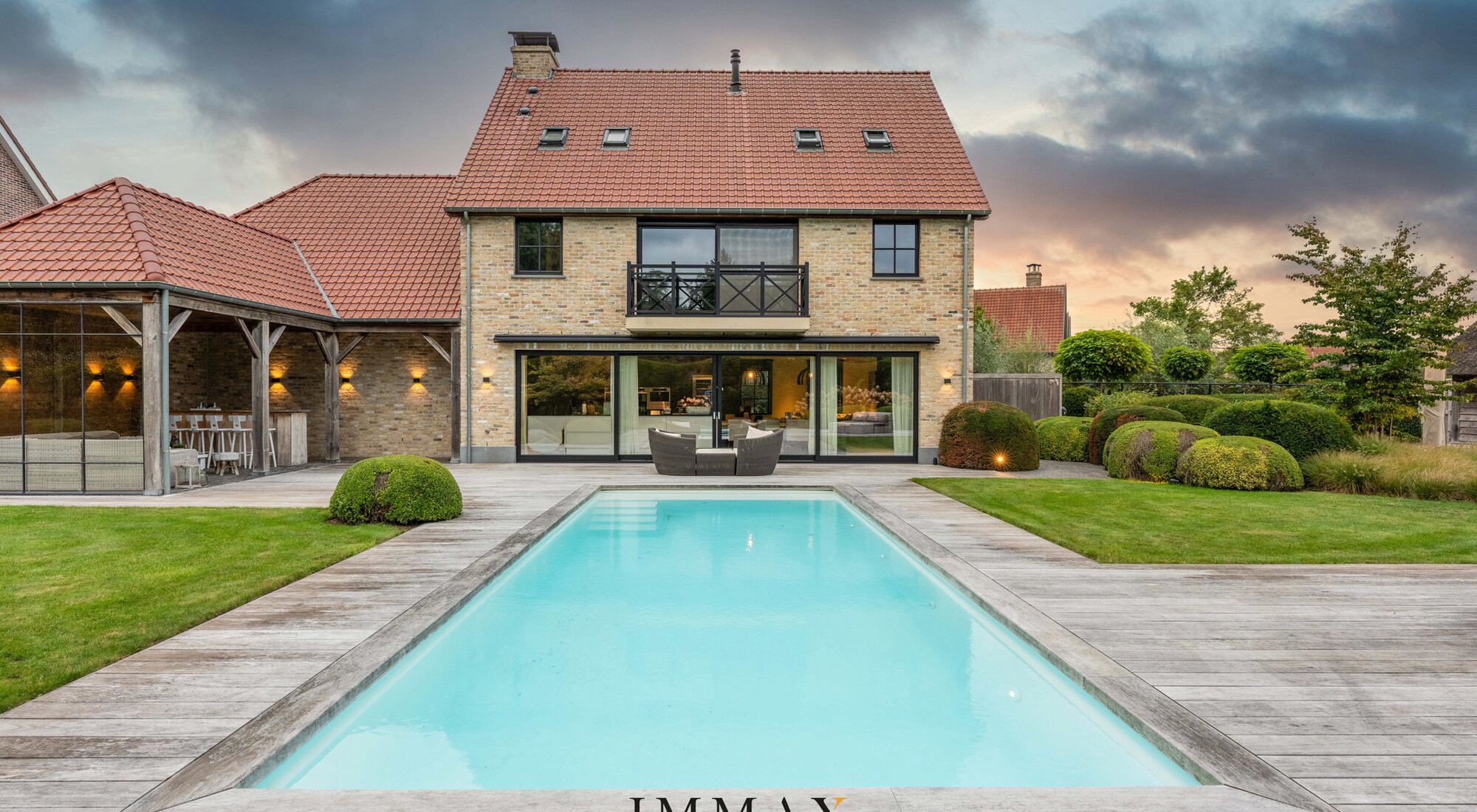 Exclusieve villa op groot perceel met zwembad en poolhouse