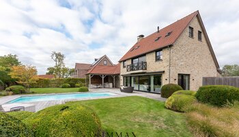 Villa exclusive sur un grand terrain avec piscine et pool house