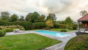 Villa exclusive sur un grand terrain avec piscine et pool house