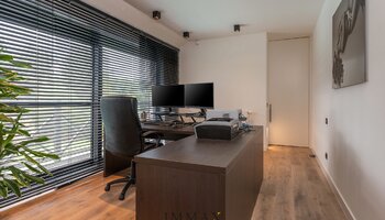 Villa exclusive sur un grand terrain avec piscine et pool house