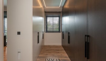Villa exclusive sur un grand terrain avec piscine et pool house