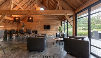 Villa exclusive sur un grand terrain avec piscine et pool house