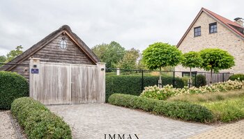 Villa exclusive sur un grand terrain avec piscine et pool house