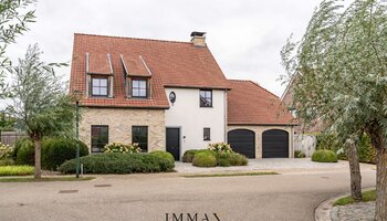 Villa exclusive sur un grand terrain avec piscine et pool house