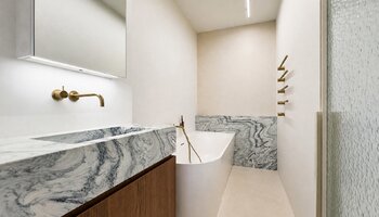 Prachtig 3-SLK appartement met twee terrassen gelegen nabij het Alfred Verweeplein en de Lippenslaan 