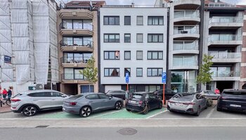 Spacieux appartement 3-SLK offrant une magnifique vue dégagée, situé à proximité de la place Rubens et de la mer
