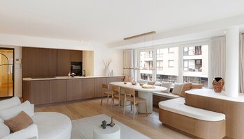 Prachtig gerenoveerd hoekappartement met 3-SLK in het centrum vlabij  het Van Bunnenplein en de zee