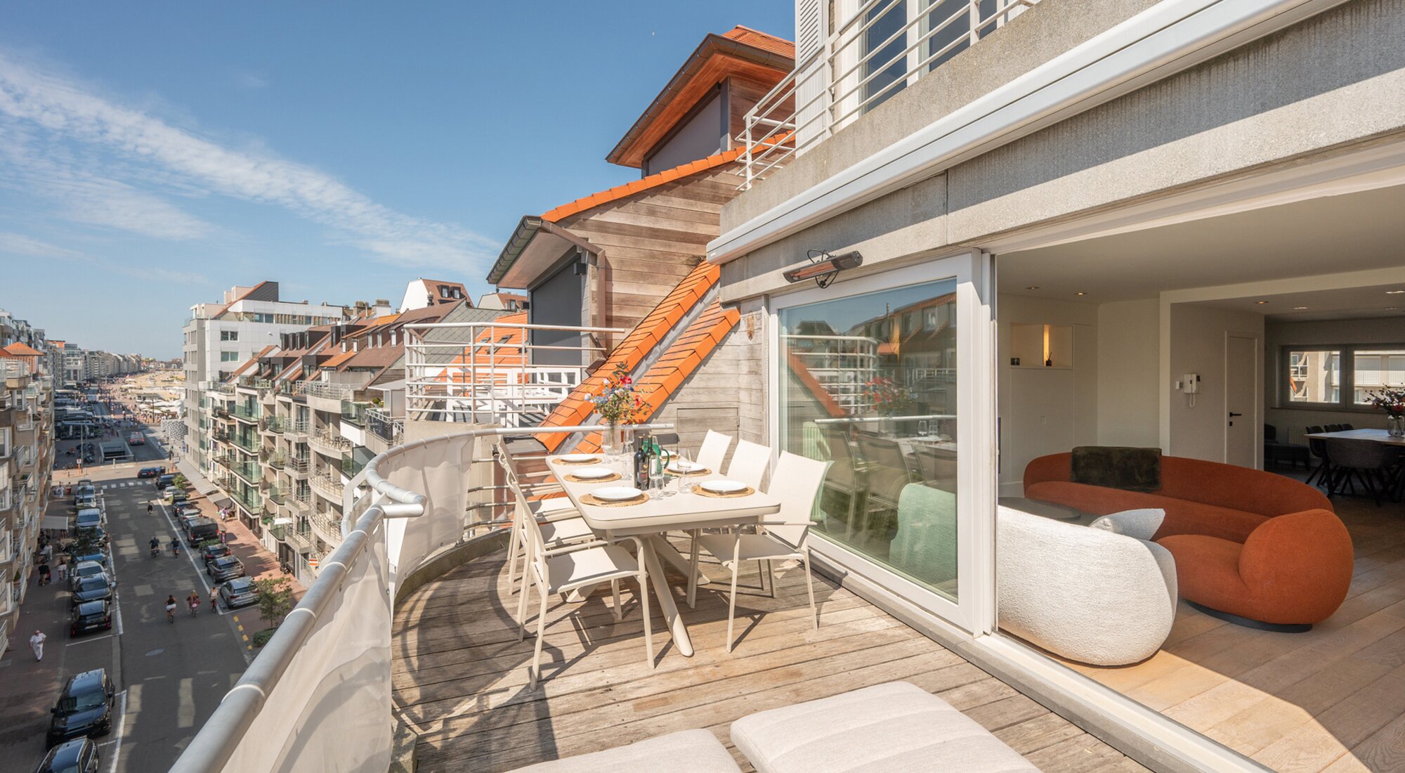 Penthouse unique comprenant 3CH et une grande terrasse ensoleillée, situé à proximité de la place Rubens et de la mer