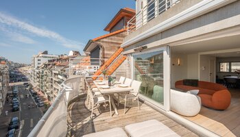 Penthouse unique comprenant 3CH et une grande terrasse ensoleillée, situé à proximité de la place Rubens et de la mer