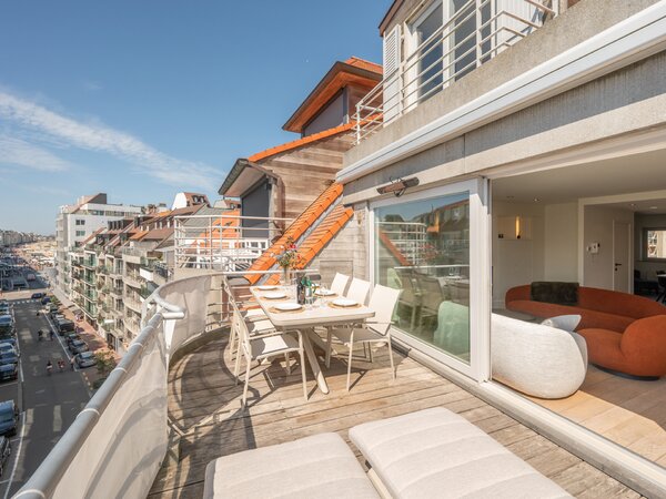 Penthouse unique comprenant 3CH et une grande terrasse ensoleillée, situé à proximité de la place Rubens et de la mer