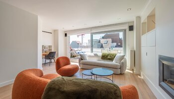 Penthouse unique comprenant 3CH et une grande terrasse ensoleillée, situé à proximité de la place Rubens et de la mer