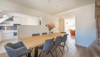 Penthouse unique comprenant 3CH et une grande terrasse ensoleillée, situé à proximité de la place Rubens et de la mer