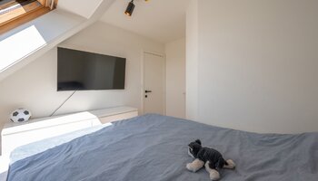 Penthouse unique comprenant 3CH et une grande terrasse ensoleillée, situé à proximité de la place Rubens et de la mer