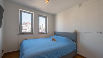 Penthouse unique comprenant 3CH et une grande terrasse ensoleillée, situé à proximité de la place Rubens et de la mer